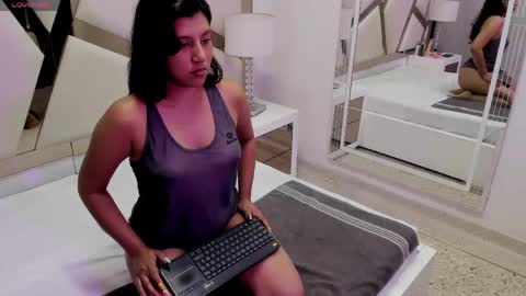 ninaspence online show from April 2026 11:46:02 AM