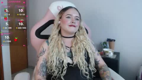 Nina online show from October 2025 08:53:02 PM