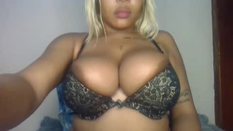 Snapshot of niney333 chatting on April 2026 10:18:02 AM sexy niney online show from April 2026 10:18:02 AM
