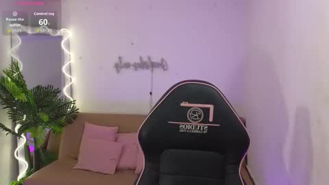 Snapshot of ninna_tay chatting on December 2025 07:09:01 PM Ninnaaaa online show from December 2025 07:09:01 PM