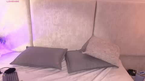 nioki_ online show from April 2026 03:11:01 AM