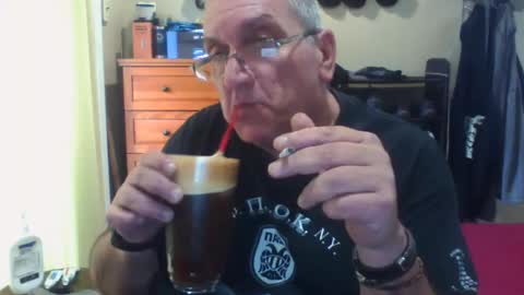 Snapshot of nionios67 chatting on October 2025 01:44:01 PM Dennis online show from October 2025 01:44:01 PM