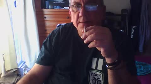 Snapshot of nionios67 chatting on October 2025 02:40:01 PM Dennis online show from October 2025 02:40:01 PM