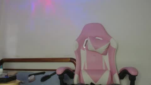 Snapshot of nisernamxxx chatting on September 2025 10:33:02 PM Nicolle online show from September 2025 10:33:02 PM