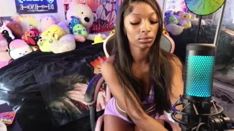 NIVIA WOLFE online show from December 2025 04:37:02 PM