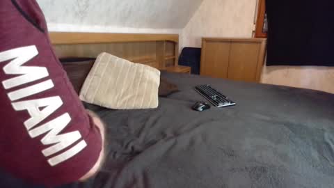 nixan85 online show from November 2025 08:58:01 AM