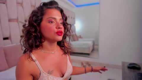 Snapshot of noa_blake chatting on November 2025 03:28:01 AM Noa online show from November 2025 03:28:01 AM