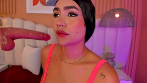 Snapshot of noa_moon chatting on April 2026 02:48:01 AM Noa online show from April 2026 02:48:01 AM