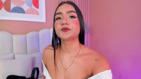 Snapshot of noa_moon chatting on May 2026 02:41:01 AM Noa online show from May 2026 02:41:01 AM
