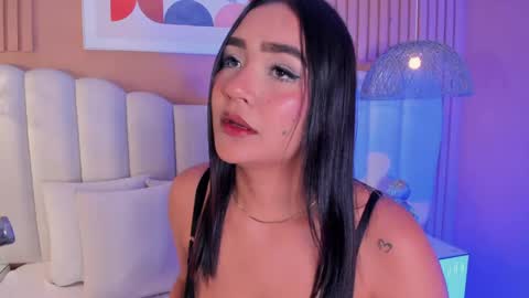 Snapshot of noa_moon chatting on May 2026 02:52:01 AM Noa online show from May 2026 02:52:01 AM