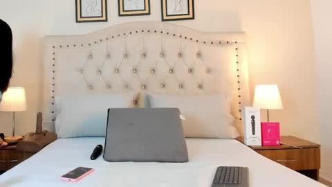 NATHALIA MORENO online show from April 2026 12:25:02 PM