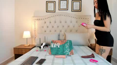 NATHALIA MORENO online show from June 2026 12:33:01 PM