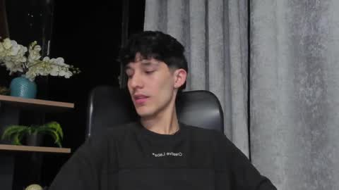 Snapshot of noah_brigth chatting on February 2025 03:01:02 AM Noah Brigth online show from February 2025 03:01:02 AM