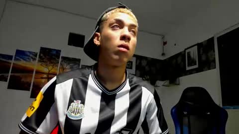 Snapshot of noah_flynn1 chatting on October 2025 06:17:01 AM noah_flynn1 online show from October 2025 06:17:01 AM