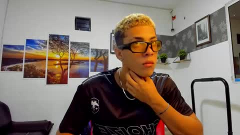 Snapshot of noah_flynn1 chatting on November 2025 04:23:02 AM noah_flynn1 online show from November 2025 04:23:02 AM