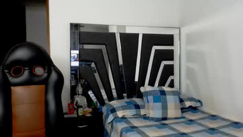 Noah Harris01 online show from November 2025 02:01:02 AM