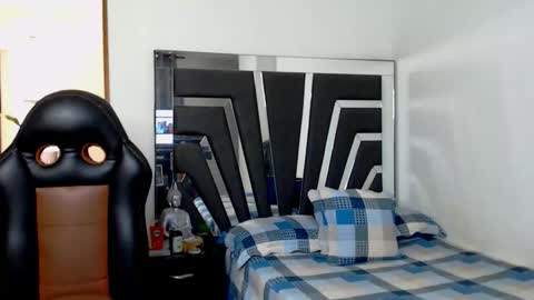 Noah Harris01 online show from November 2025 02:07:01 PM