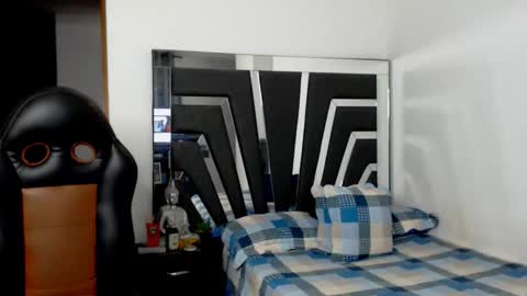 Noah Harris01 online show from November 2025 01:08:02 AM