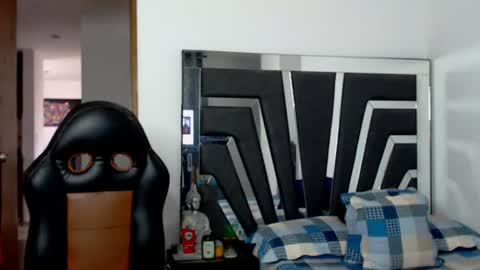 Snapshot of noah_harris01 chatting on June 2026 09:05:02 PM Noah Harris01 online show from June 2026 09:05:02 PM