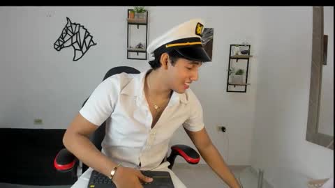 Snapshot of noah_katz chatting on October 2025 12:22:02 AM Noah online show from October 2025 12:22:02 AM