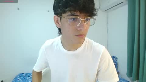 Snapshot of noah_millerx_ chatting on May 2026 04:06:02 AM noah online show from May 2026 04:06:02 AM