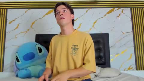 noah_smith01 online show from January 2026 12:20:01 PM