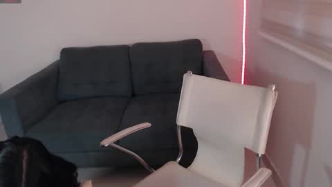 noah_white3 online show from February 2025 04:10:01 PM