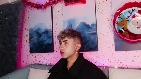Snapshot of noah_xitruxx chatting on December 2024 01:53:01 AM Noah online show from December 2024 01:53:01 AM
