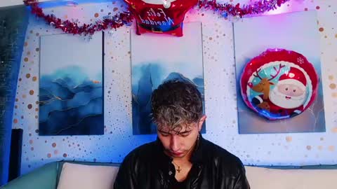 Snapshot of noah_xitruxx chatting on December 2024 12:45:02 PM Noah online show from December 2024 12:45:02 PM