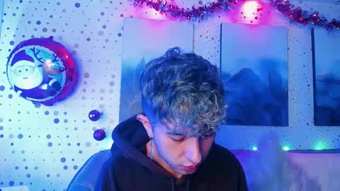 Snapshot of noah_xitruxx chatting on January 2025 03:28:02 PM Noah online show from January 2025 03:28:02 PM