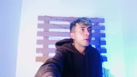 Snapshot of noah_xitruxx chatting on January 2025 01:53:02 PM Noah online show from January 2025 01:53:02 PM