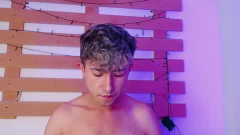 Snapshot of noah_xitruxx chatting on January 2025 06:38:02 PM Noah online show from January 2025 06:38:02 PM