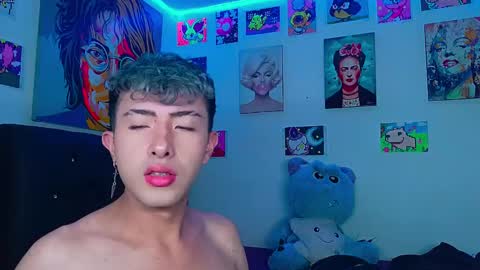 Snapshot of noah_xitruxx chatting on February 2025 04:25:01 AM Noah online show from February 2025 04:25:01 AM