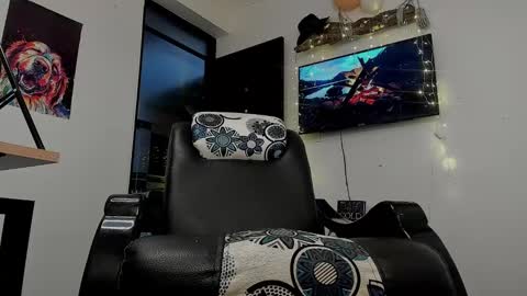 Snapshot of noahbrawn chatting on December 2024 03:42:02 PM LIAM- noah online show from December 2024 03:42:02 PM