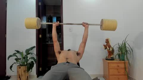 Snapshot of noahbrawn chatting on April 2026 01:22:02 PM LIAM- noah online show from April 2026 01:22:02 PM