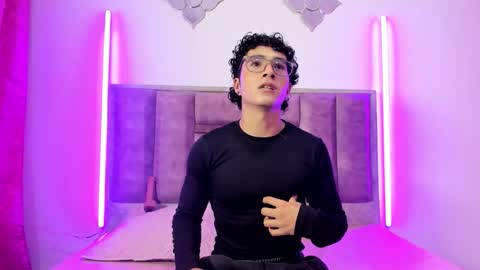 Snapshot of noahjhoness chatting on September 2025 08:23:02 PM noahjhoness online show from September 2025 08:23:02 PM