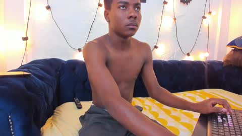 Snapshot of noahjhonson69 chatting on November 2025 11:32:02 AM noah online show from November 2025 11:32:02 AM