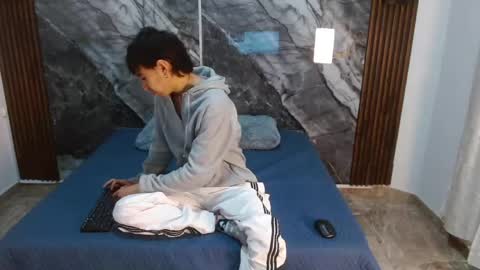 Snapshot of noahwalker__ chatting on April 2026 11:17:01 AM online show from April 2026 11:17:01 AM