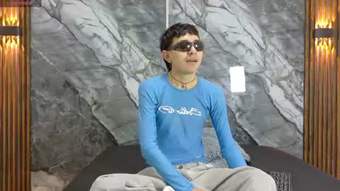 Snapshot of noahwalker__ chatting on June 2026 11:08:02 AM online show from June 2026 11:08:02 AM