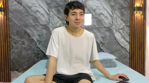 Snapshot of noahwalker__ chatting on July 2026 11:15:02 AM online show from July 2026 11:15:02 AM
