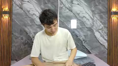 Snapshot of noahwalker__ chatting on July 2026 11:05:02 AM online show from July 2026 11:05:02 AM