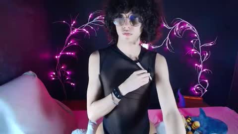 Noah Xtar online show from November 2025 02:43:01 AM