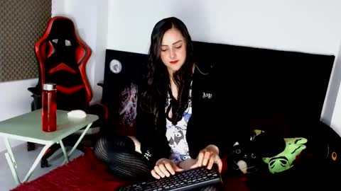 Snapshot of noamartin_ chatting on June 2026 02:45:02 AM Noamartin online show from June 2026 02:45:02 AM