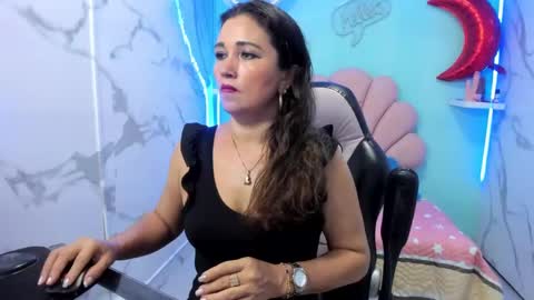 noelia_milfs online show from October 2025 02:44:01 AM