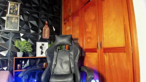 Snapshot of noha__scott chatting on April 2026 02:26:01 PM noha online show from April 2026 02:26:01 PM