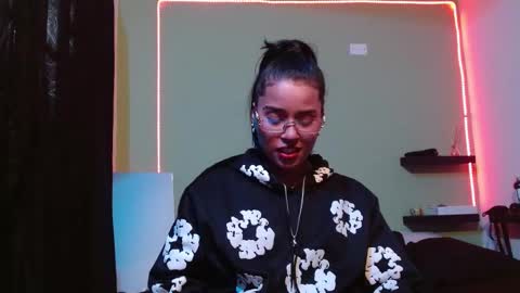 Noha Thomson online show from September 2025 08:21:02 PM