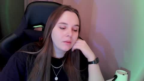 noir_ember_ online show from November 2025 01:00:01 PM