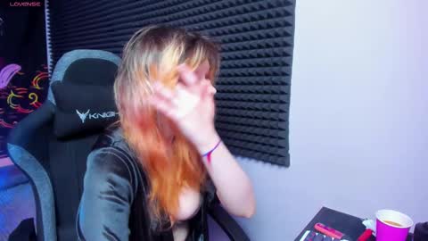 Nora online show from October 2025 10:01:02 AM