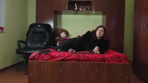 Snapshot of nora_red chatting on November 2025 07:29:01 PM QueenManifest online show from November 2025 07:29:01 PM