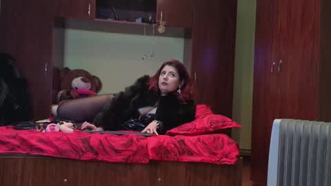 Snapshot of nora_red chatting on December 2025 07:53:02 PM QueenManifest online show from December 2025 07:53:02 PM